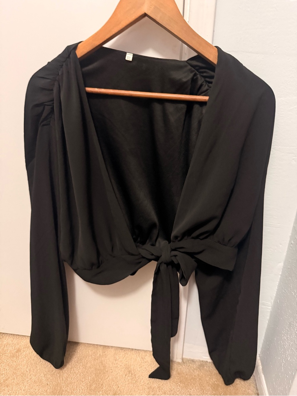 Women’s Black Tie-Front Long Sleeve Top